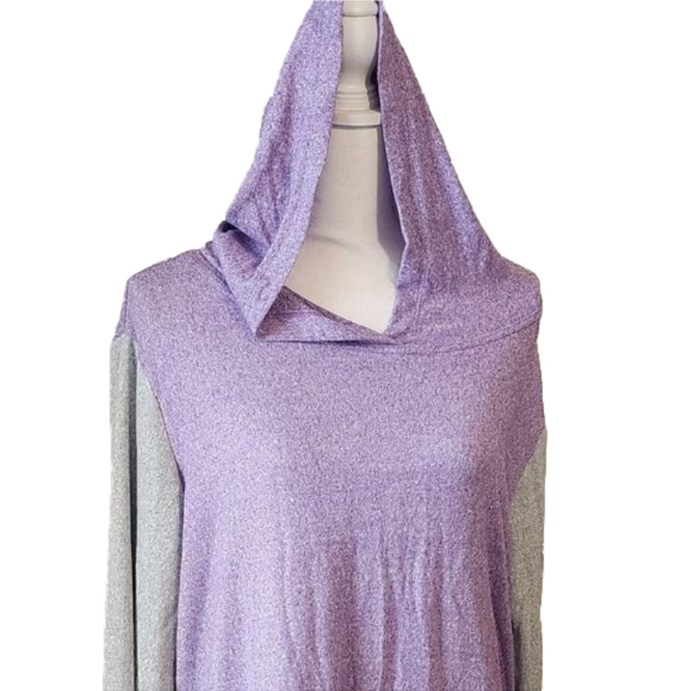 Hooded long sleeve shirt